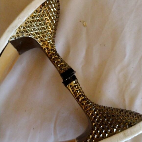 4@30.00 or 20.00 LADIES Sandals by 𝅺BOLARO - Picture 6 of 13